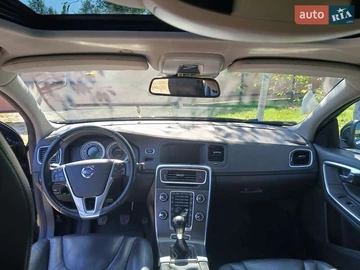 Авто Volvo V60 2011 № 7917385