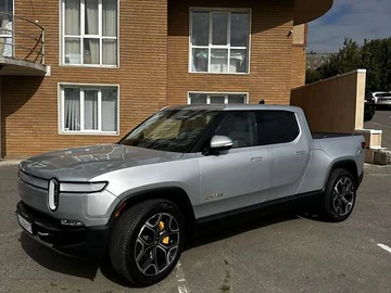 Авто Rivian R1T 2023 № 7917896
