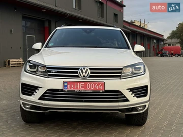 Авто Volkswagen Touareg 2017 № 7918177