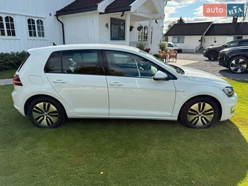 Авто Volkswagen E-Golf 2015 № 7918360