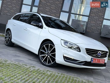 Авто Volvo V60 2016 № 7918465