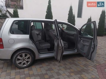 Авто Volkswagen Touran 2003 № 7918595