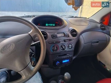 Авто Toyota Yaris 1999 № 7921392
