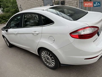 Авто Ford Fiesta 2015 № 7922364