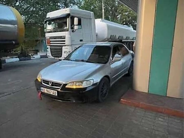 Авто Honda Accord 2000 № 7923348