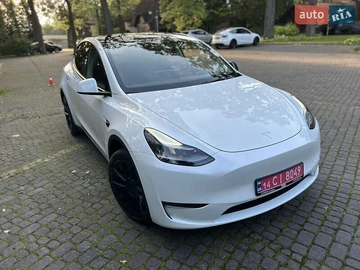 Авто Tesla Model Y 2023 № 7924901