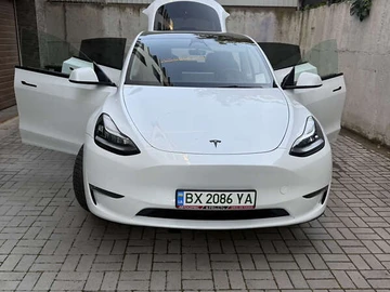 Авто Tesla Model Y 2023 № 7925087