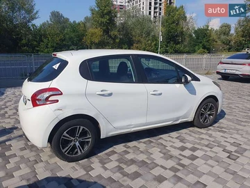 Авто Peugeot 208 2015 № 7925638