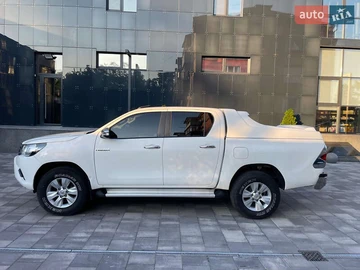 Авто Toyota Hilux 2017 № 7927155