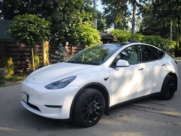 Авто Tesla Model Y 2023 № 7930827