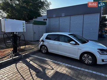 Авто Volkswagen E-Golf 2015 № 7931107
