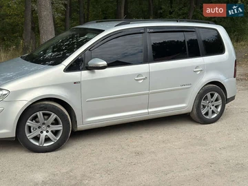 Авто Volkswagen Touran 2009 № 7931474