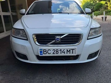 Авто Volvo V50 2010 № 7933334