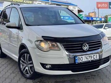 Авто Volkswagen Touran 2010 № 7934184