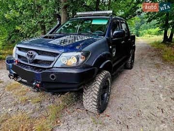 Авто Toyota Hilux 2000 № 7935194