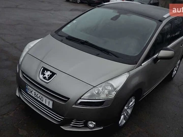 Авто Peugeot 5008 2012 № 7939554