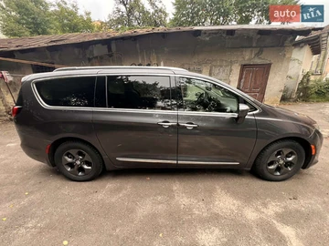 Авто Chrysler Pacifica 2017 № 7941203