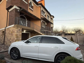 Авто Audi Q8 2019 № 7941423