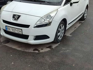Авто Peugeot 5008 2012 № 7945416