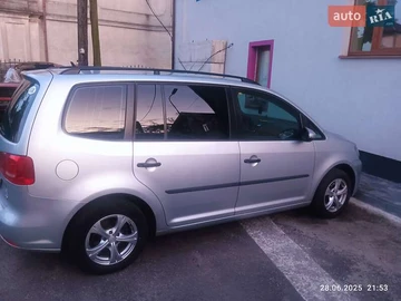 Авто Volkswagen Touran 2011 № 7947424