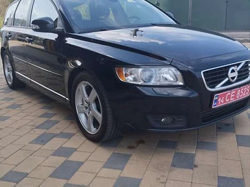 Авто Volvo V50 2011 № 7951051