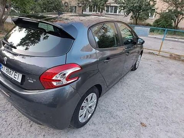 Авто Peugeot 208 2012 № 7951062