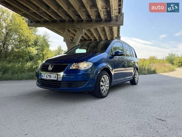 Авто Volkswagen Touran 2009 № 7956023