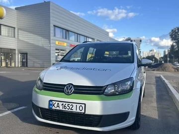 Авто Volkswagen Touran 2015 № 7957327