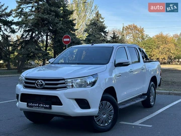 Авто Toyota Hilux 2017 № 7966376