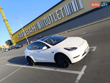 Авто Tesla Model Y 2023 № 7966584