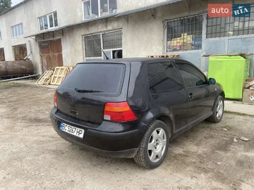 Авто Volkswagen Golf 2000 № 7973673