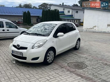 Авто Toyota Yaris 2011 № 7982417