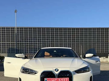 Авто BMW I4 2023 № 7984951