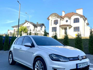 Авто Volkswagen E-Golf 2015 № 7985912
