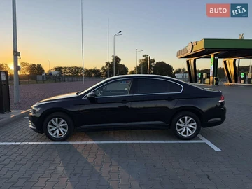 Авто Volkswagen Passat 2018 № 7988101