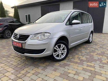 Авто Volkswagen Touran 2010 № 7993005