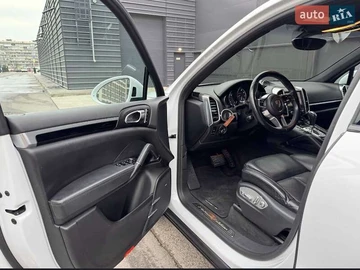 Авто Porsche Cayenne 2017 № 7996641