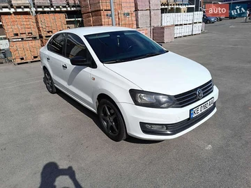 Авто Volkswagen Polo 2016 № 7999116