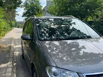 Авто Volkswagen Touran 2009 № 7999143