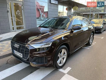 Авто Audi Q8 2019 № 8001004