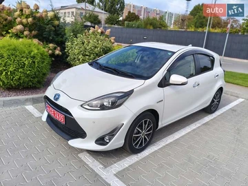 Авто Toyota Aqua 2018 № 8001128