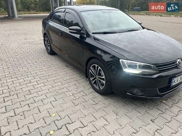 Авто Volkswagen Jetta 2011 № 8001444