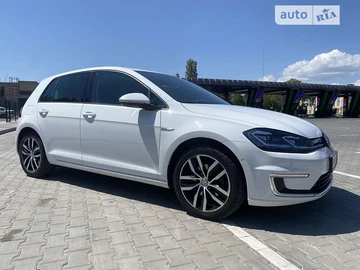 Авто Volkswagen E-Golf 2018 № 8001572