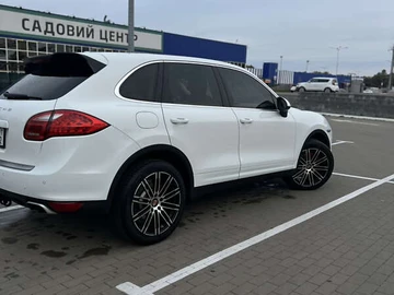 Авто Porsche Cayenne 2014 № 8005676