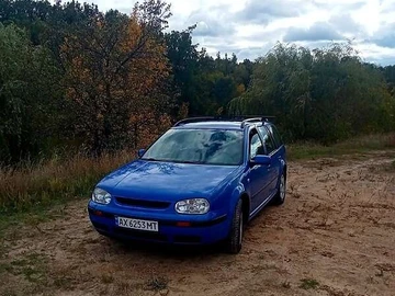 Авто Volkswagen Golf 2000 № 8015399