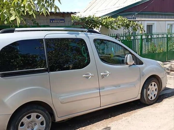 Авто Peugeot Partner 2009 № 8018003