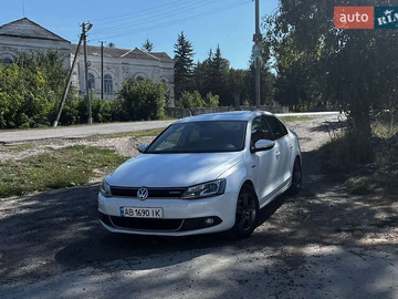 Авто Volkswagen Jetta 2013 № 8018069