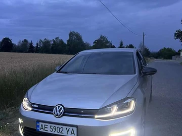 Авто Volkswagen E-Golf 2017 № 8023645