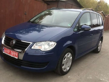 Авто Volkswagen Touran 2010 № 8028395