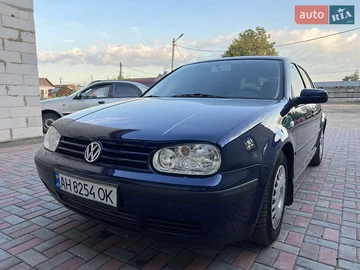 Авто Volkswagen Golf 2000 № 8030372